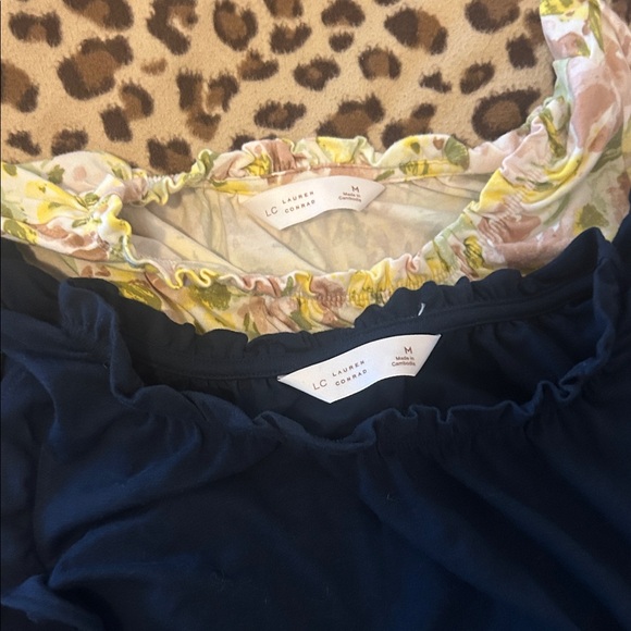 LC Lauren Conrad Navy and Floral Blouses both sz medium both in great condition - Picture 2 of 2